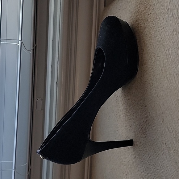 Tahari Sophia Pumps Black - Picture 2 of 9